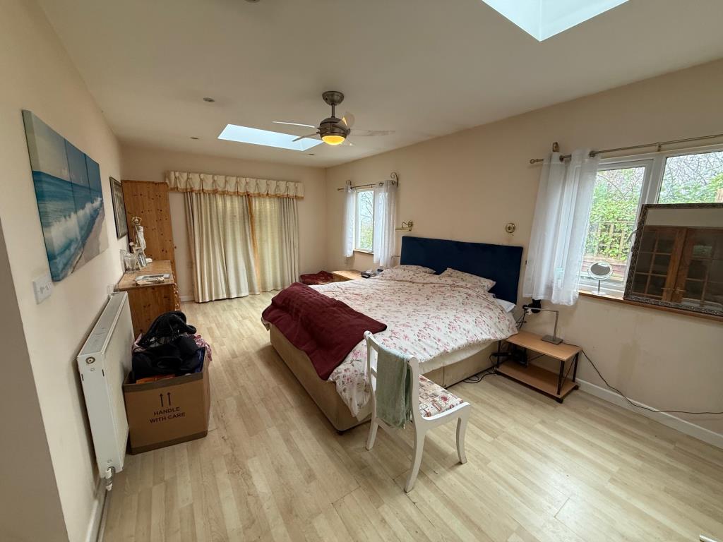 Lot: 128 - DETACHED CHALET-STYLE HOME WITH STRUCTURAL MOVEMENT ON A PLOT OF 0.17 ACRE - One of the Bedrooms